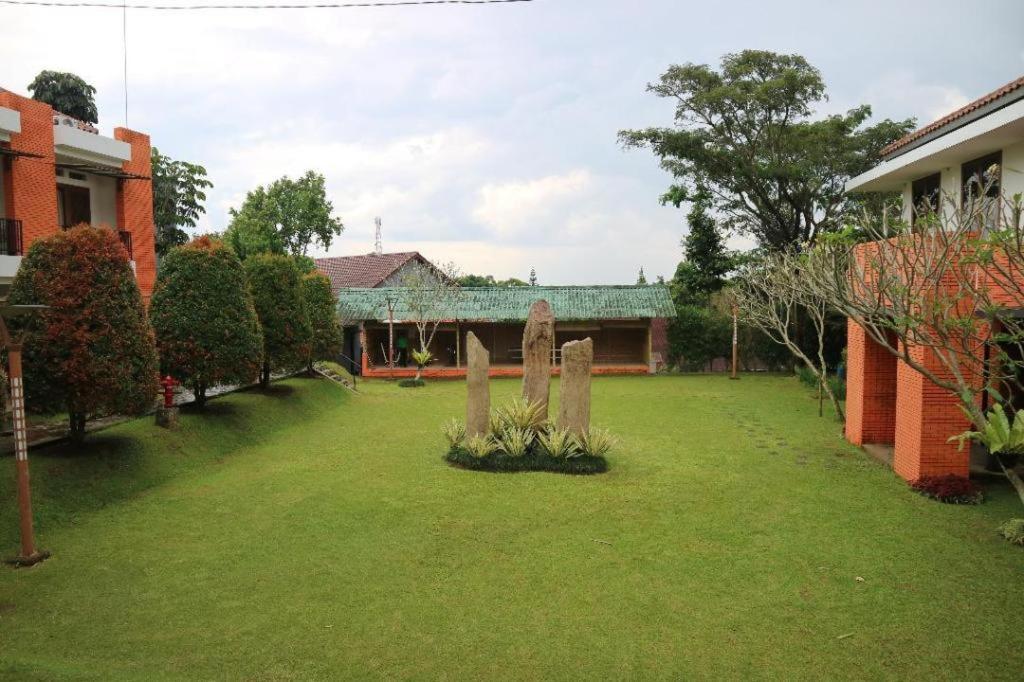 Villa Bukit Pinus Bogor Eksteriør billede