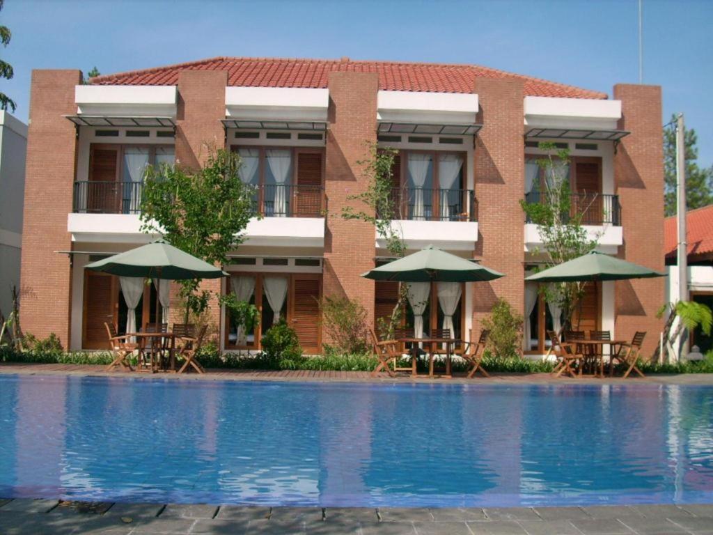 Villa Bukit Pinus Bogor Eksteriør billede
