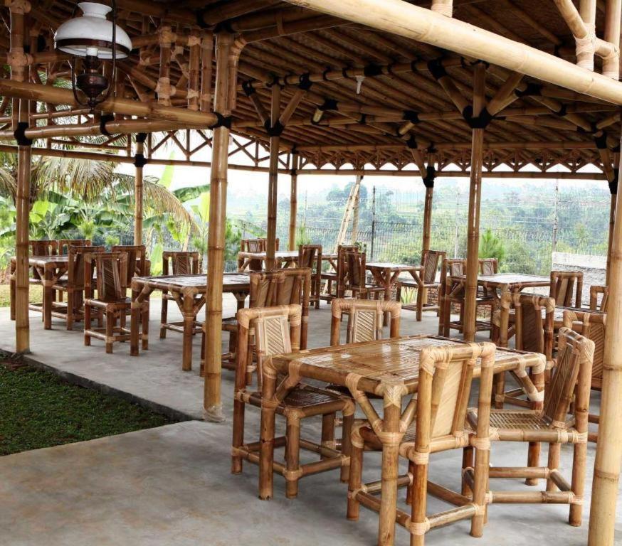 Villa Bukit Pinus Bogor Eksteriør billede