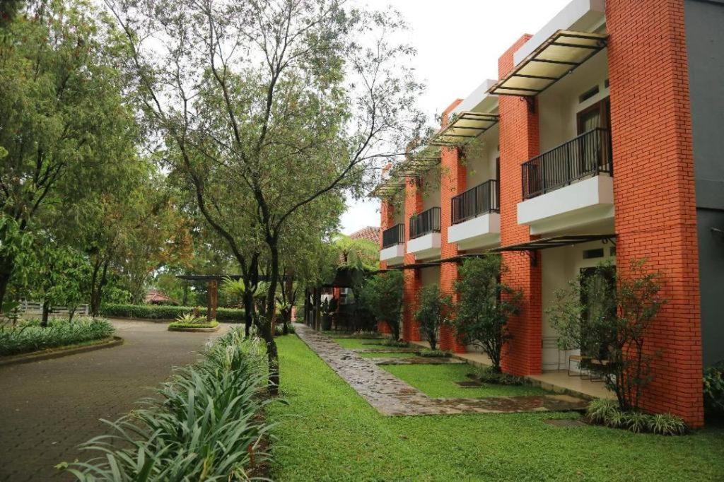 Villa Bukit Pinus Bogor Eksteriør billede