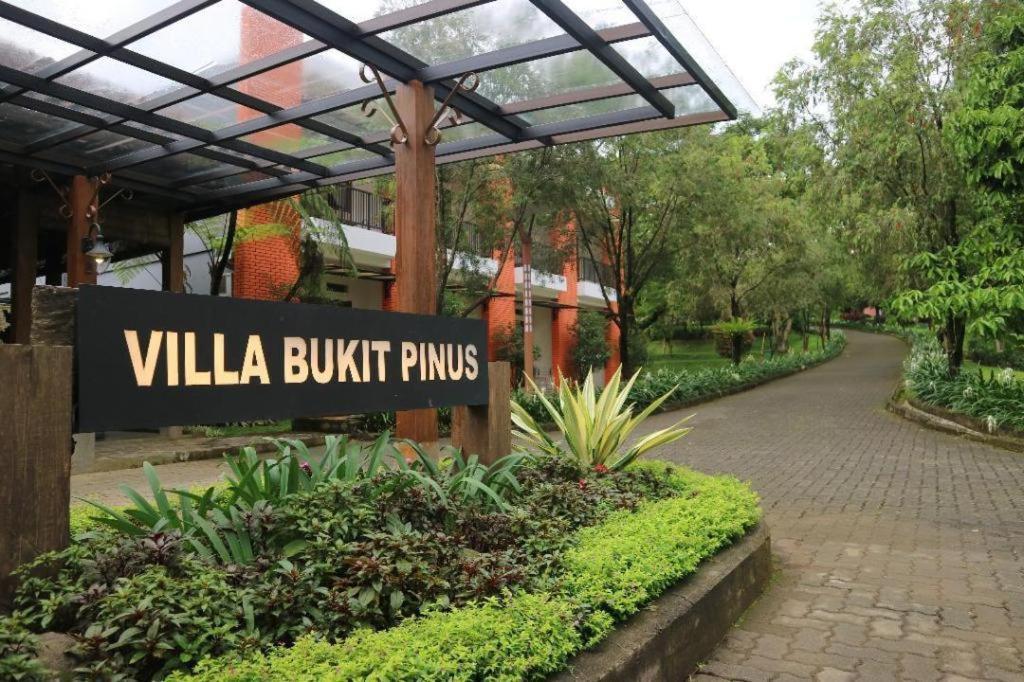 Villa Bukit Pinus Bogor Eksteriør billede