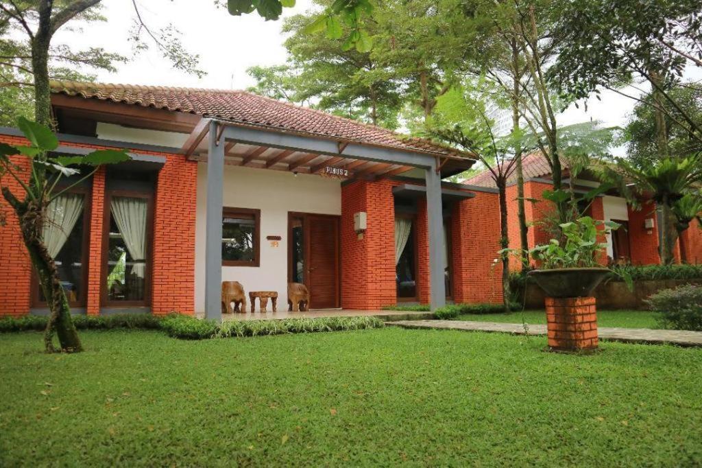 Villa Bukit Pinus Bogor Eksteriør billede
