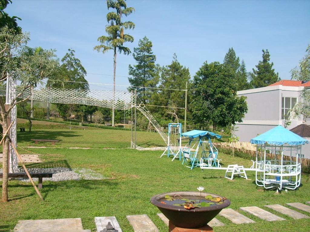 Villa Bukit Pinus Bogor Eksteriør billede